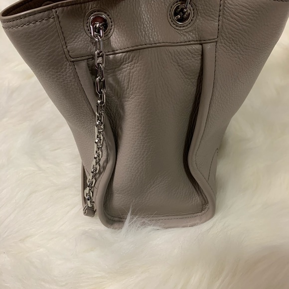 Tory Burch Britten Leather Slouchy Tote - Picture 4 of 14